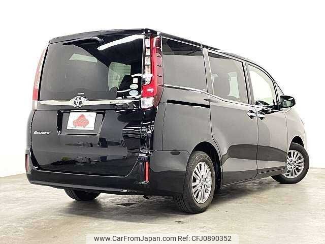 toyota esquire 2016 504928-928620 image 2