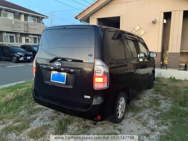 toyota voxy 2010 CFJ1747750 image 2