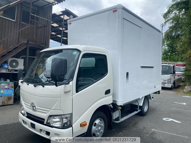 toyota toyoace 2017 GOO_NET_EXCHANGE_0706816A30250602W001 image 1