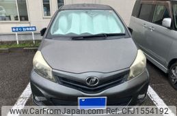 toyota vitz 2013 CFJ1554192