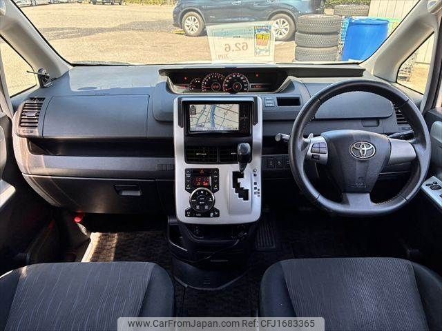 toyota voxy 2010 CFJ1683365 image 2