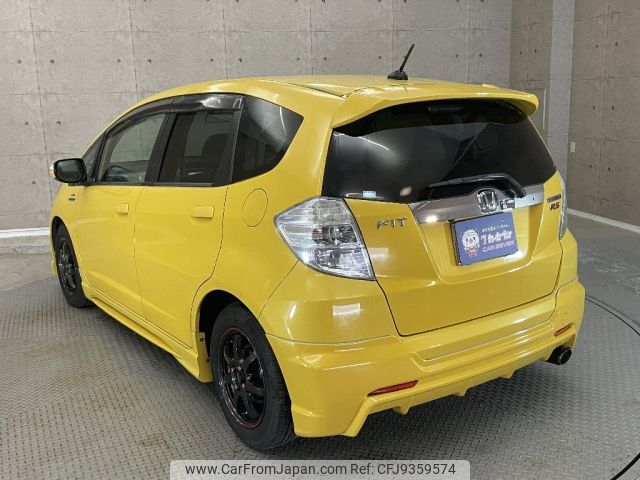 honda fit 2011 CFJ9359574 image 2