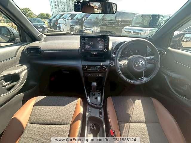 toyota yaris-cross 2023 CFJ1858124 image 2