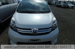 toyota isis 2014 NIKYO_TS67706