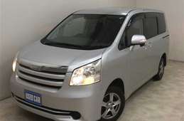 @car.110限定コレクション9 TOYOTA NOAH 51Z4o5cT+uL._UF894,1000_QL80_.jpg