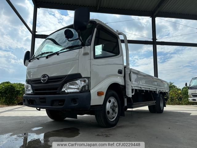 hino dutro 2017 GOO_NET_EXCHANGE_0401987A30240918W001 image 1