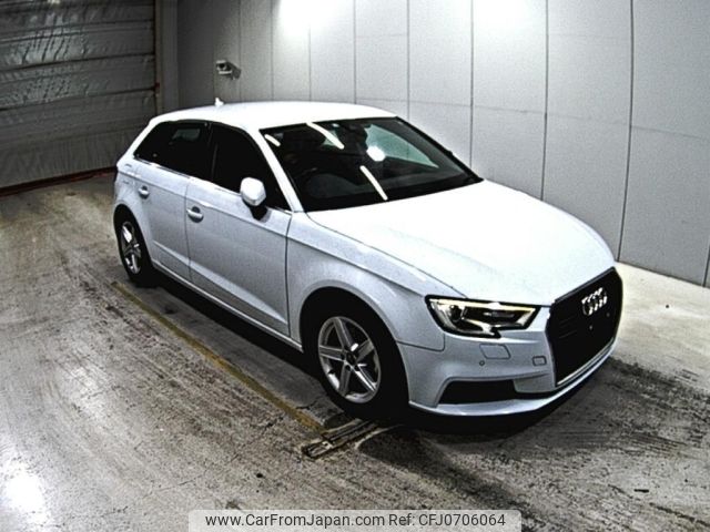 audi a3 2018 -AUDI--Audi A3 8VCXS-WAUZZZ8V1JA077437---AUDI--Audi A3 8VCXS-WAUZZZ8V1JA077437- image 1