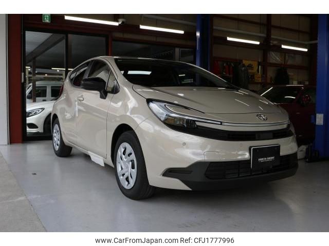 toyota aqua 2025 CFJ1777996 image 1