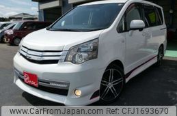 toyota noah 2012 CFJ1693670