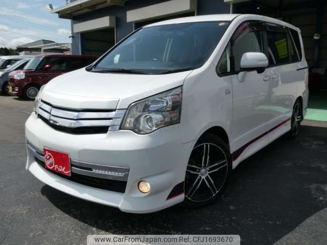 toyota noah 2012 CFJ1693670 image 1