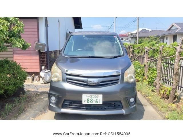 toyota noah 2010 CFJ1554095 image 1