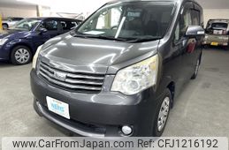 toyota noah 2011 AF-ZRR70-0443016