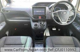 toyota voxy 2014 504928-923423