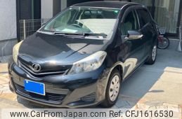 toyota vitz 2013 CFJ1616530