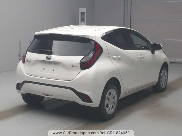 toyota aqua 2024 CFJ1824050 image 2