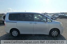 toyota noah 2009 NIKYO_HX40973