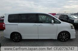 toyota noah 2011 NIKYO_HH95399