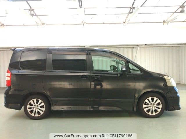toyota noah 2011 CFJ1790186 image 2