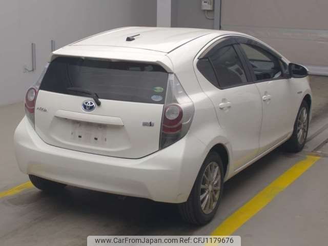 toyota aqua 2013 -TOYOTA--AQUA DAA-NHP10--NHP10-6157681---TOYOTA--AQUA DAA-NHP10--NHP10-6157681- image 2