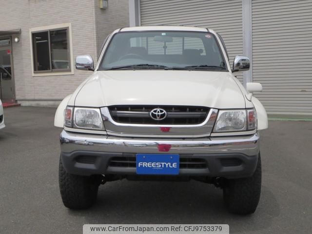 toyota hilux-sports-pick-up 2004 GOO_NET_EXCHANGE_0600272A30240429W002 image 2