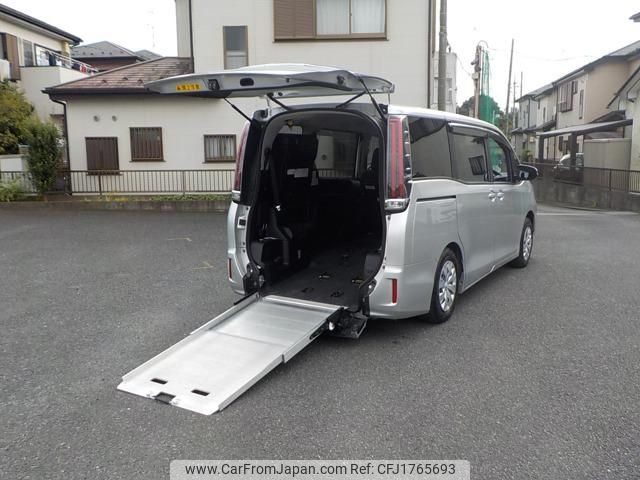 toyota noah 2018 CFJ1765693 image 1