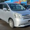 toyota noah 2007 GOO_JP_700090373030241230005 image 13