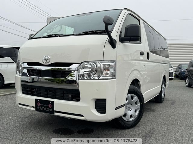 toyota hiace-van 2025 CARSENSOR_JP_AU6347927661 image 1