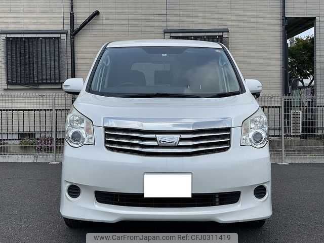 toyota noah 2010 TE3013 image 1