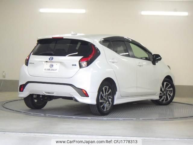 toyota aqua 2022 CFJ1778313 image 2