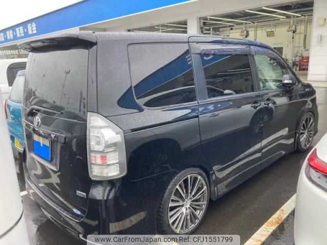 toyota voxy 2011 CFJ1551799 image 2