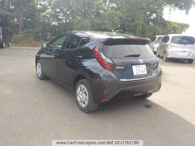 toyota aqua 2023 CFJ1762190 image 2
