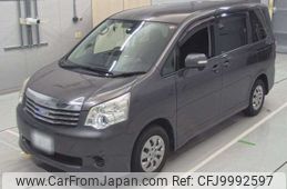 toyota noah 2013 -TOYOTA 【春日井 500ﾁ4703】--Noah DBA-ZRR70G--ZRR70-0586247---TOYOTA 【春日井 500ﾁ4703】--Noah DBA-ZRR70G--ZRR70-0586247-