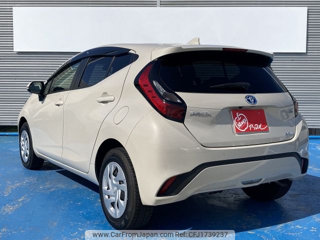 toyota aqua 2021 CFJ1739237 image 2