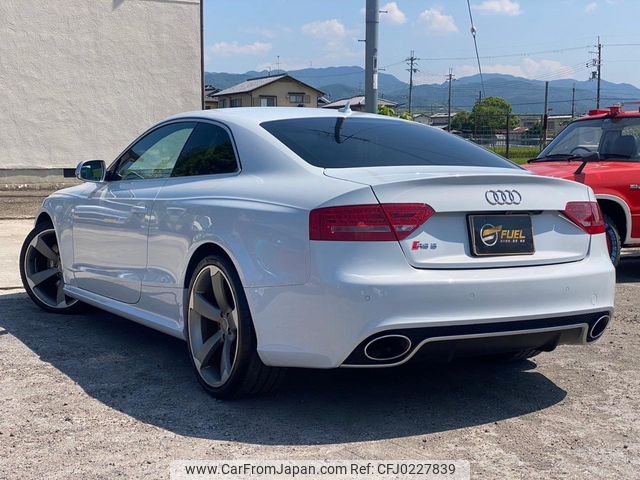 audi rs5 2011 CFJ0227839 image 2