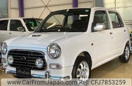 daihatsu-mira-gino-1999-9037-car_e39afc9b-cee5-4cff-bbdd-6a15a63ee755