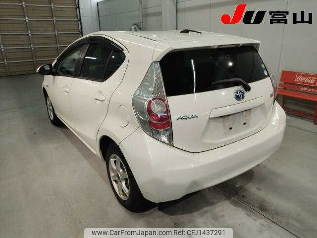 toyota aqua 2012 CFJ1437291 image 2