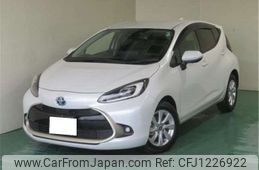 toyota aqua 2022 -TOYOTA--AQUA 6AA-MXPK11--MXPK11-2063517---TOYOTA--AQUA 6AA-MXPK11--MXPK11-2063517-