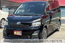 toyota voxy 2011 CFJ1807579