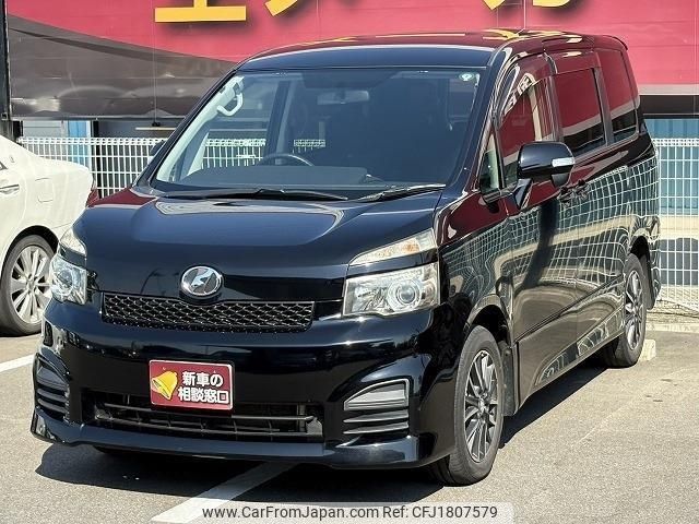 toyota voxy 2011 CFJ1807579 image 1