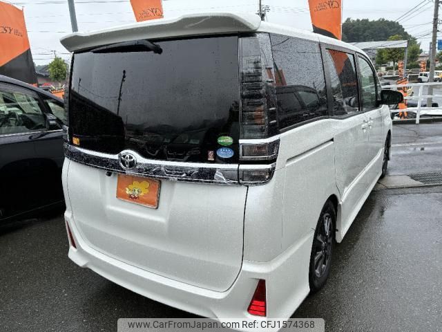 toyota voxy 2017 CFJ1574368 image 2
