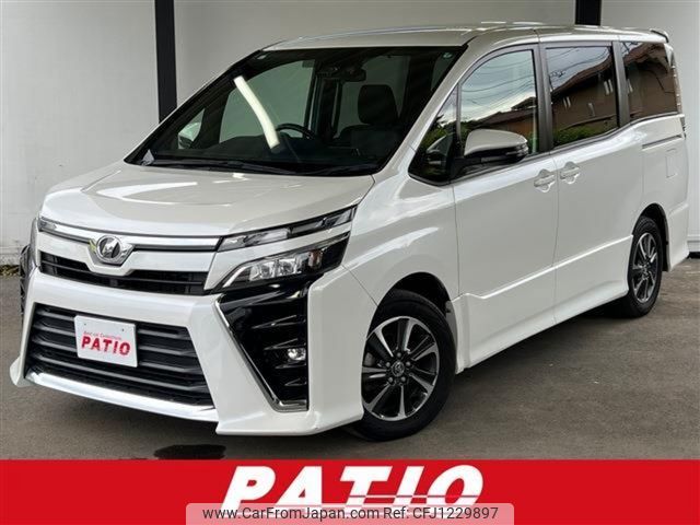 toyota voxy 2017 CARSENSOR_JP_AU6367975877 image 1
