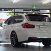 bmw 3-series 2018 quick_quick_8C20_WBA8H92080A689578 image 2
