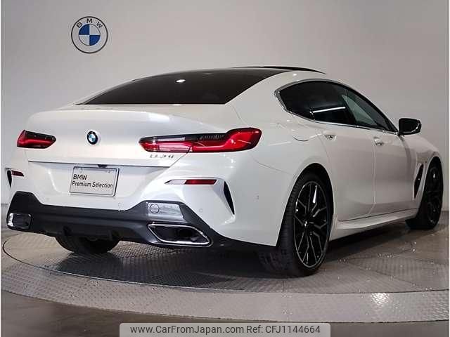 bmw 8-series 2023 quick_quick_3BA-GV30_WBAGV22000CN16217 image 2