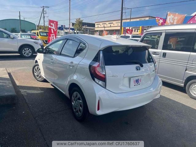 toyota aqua 2017 CFJ1760637 image 2
