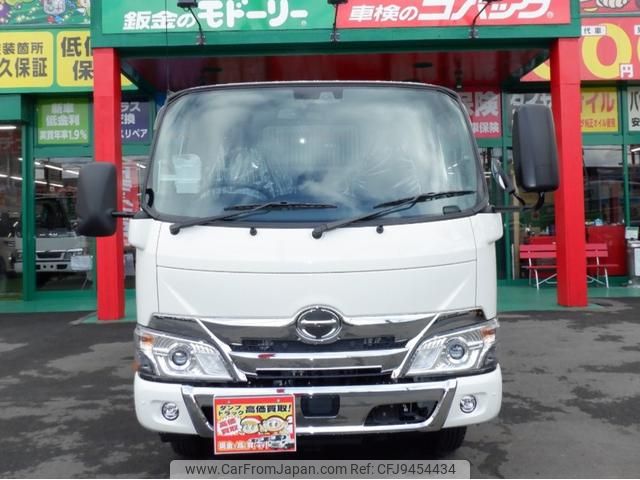 hino dutro 2024 GOO_NET_EXCHANGE_0700553A30240206W002 image 2