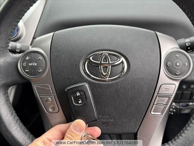 toyota prius-α 2015 CFJ1764280 image 2