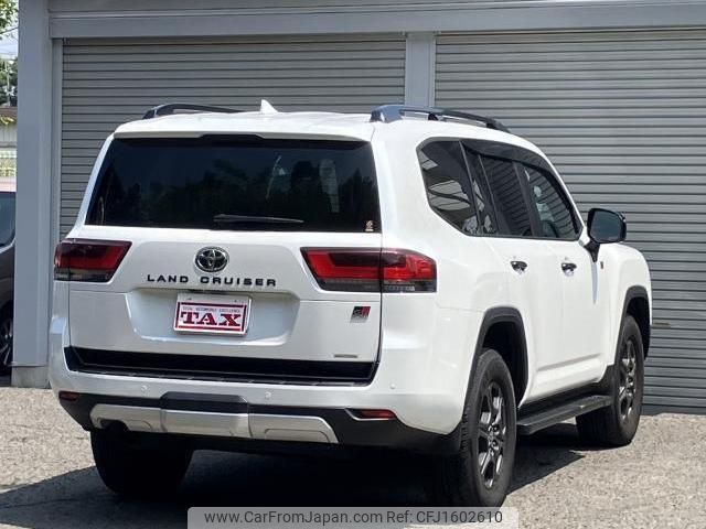 toyota land-cruiser 2023 CFJ1602610 image 2