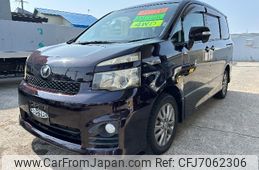 toyota voxy 2010 CFJ7062306