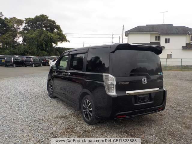 honda stepwagon 2014 CFJ1823883 image 2
