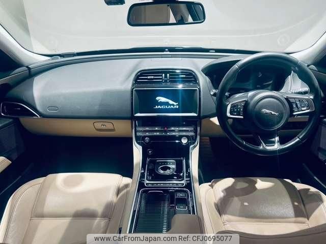 jaguar xe 2018 quick_quick_LDA-JA2NA_SAJAB4AN0JCP23719 image 2